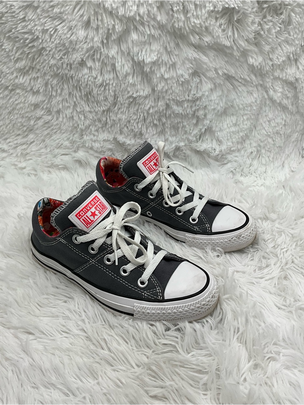 Converse Sneakers Size 6 Black Low-Top Chuck Taylor All Star Floral Lined